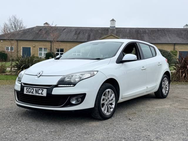 Renault Megane 1.6 16V 110 Dynamique TomTom 5dr Hatchback Petrol White