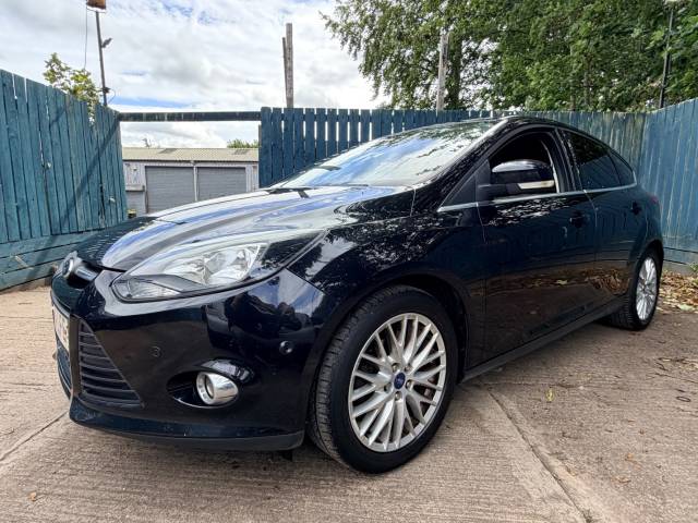Ford Focus 1.0 125 EcoBoost Zetec Navigator 5dr Hatchback Petrol Black